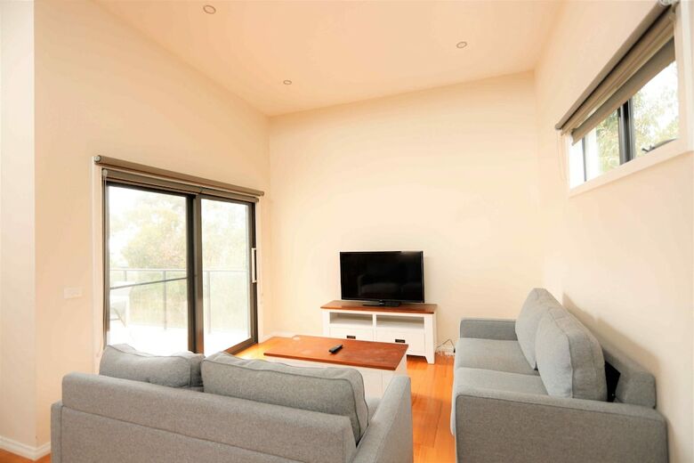 Apollo Bay Seal Apartments