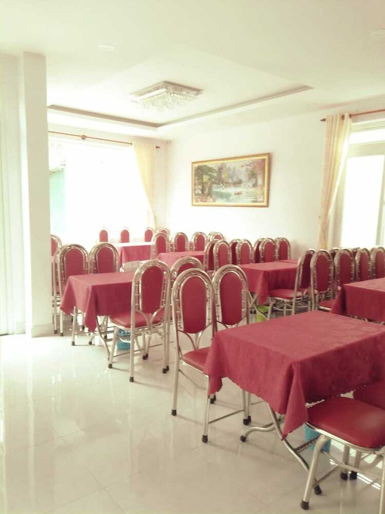 White Horse Hotel & Restaurant