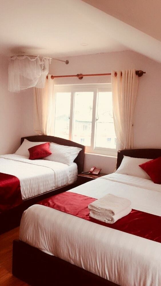 White Horse Hotel & Restaurant
