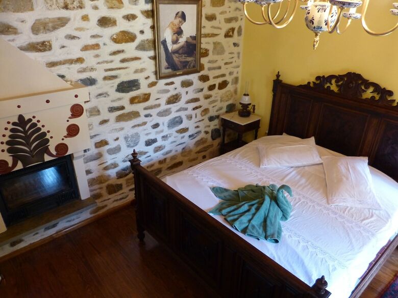 Hotel Ta Xelidonakia