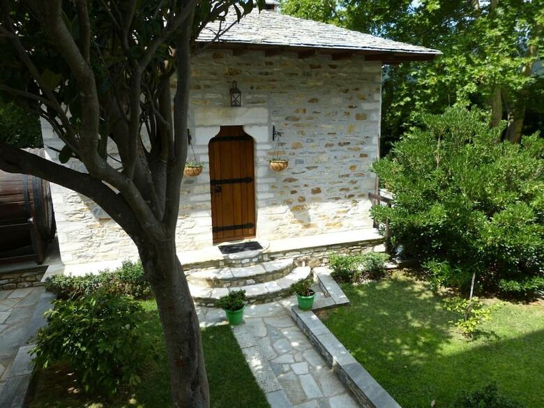 Hotel Ta Xelidonakia