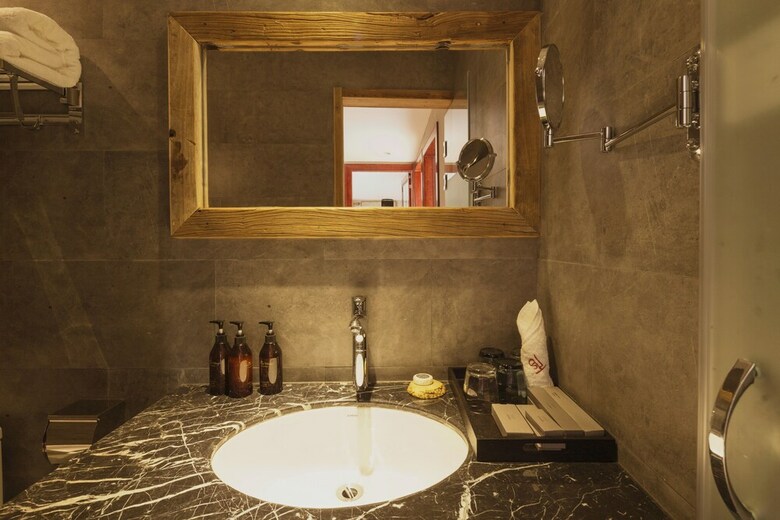 Hotel Lotus Mountain Boutique Inn