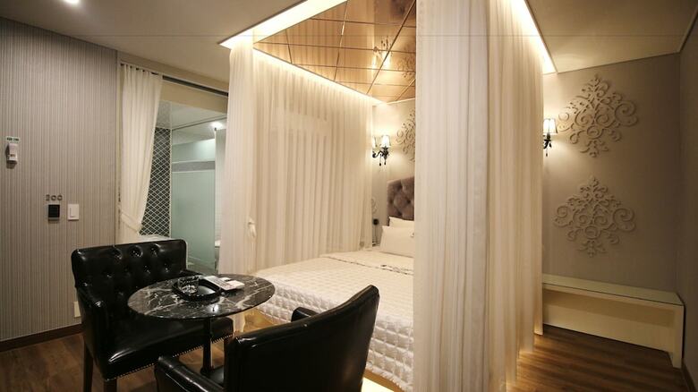 2night Hotel
