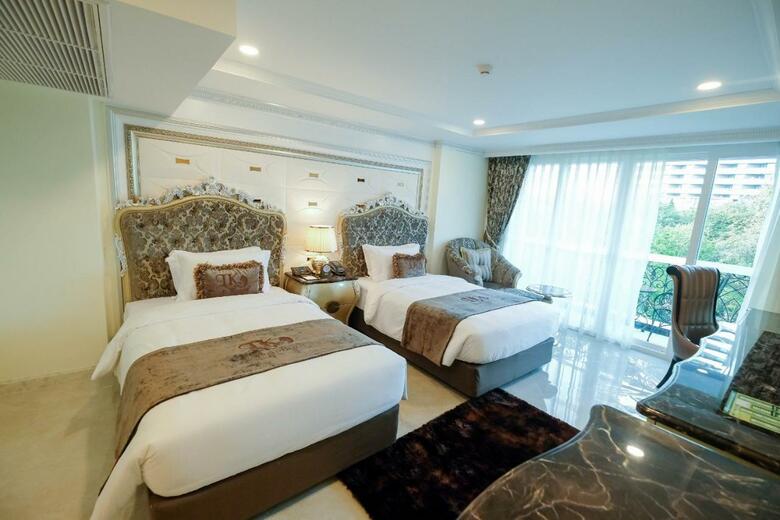 Hotel Lk Emerald Beach