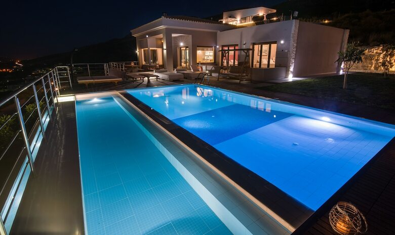 Villa Kedria With Heated Pool