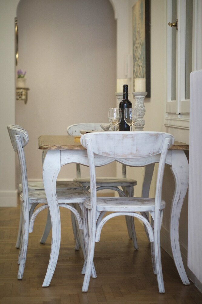 Elegant 2bd Apartment