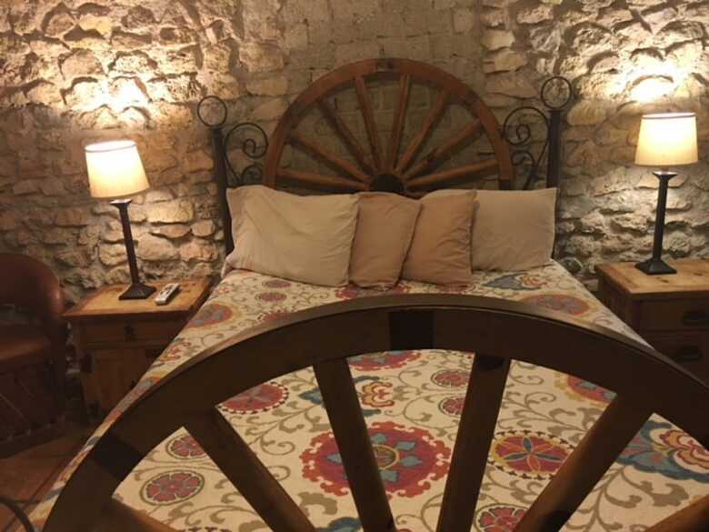 Cabana The Leakey Inn By Cmd