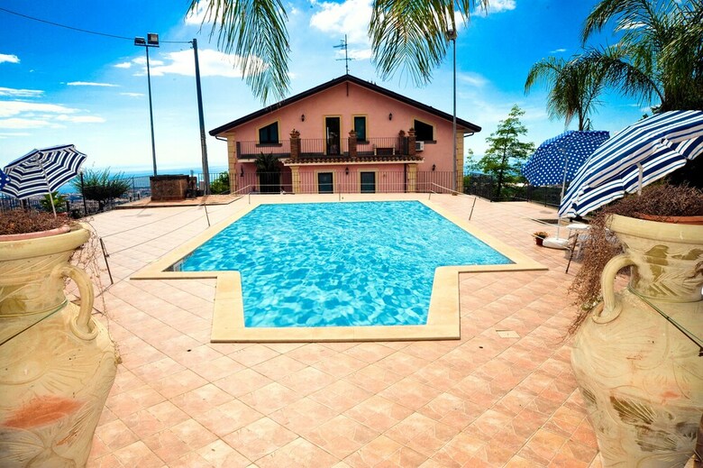 Hotel La Casa Rosa