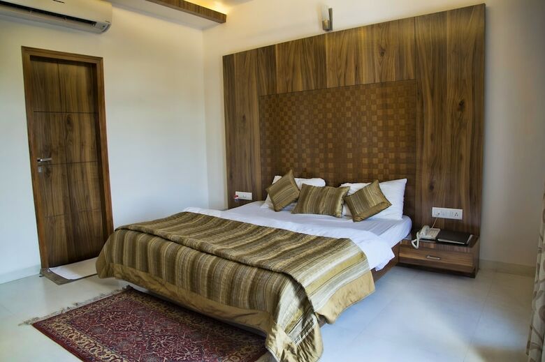 Palette - Hotel Deepali Palace