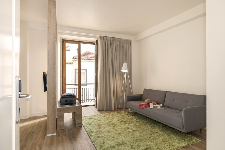Bed & Breakfast Porta Da Arr�bida Hostel & Suites