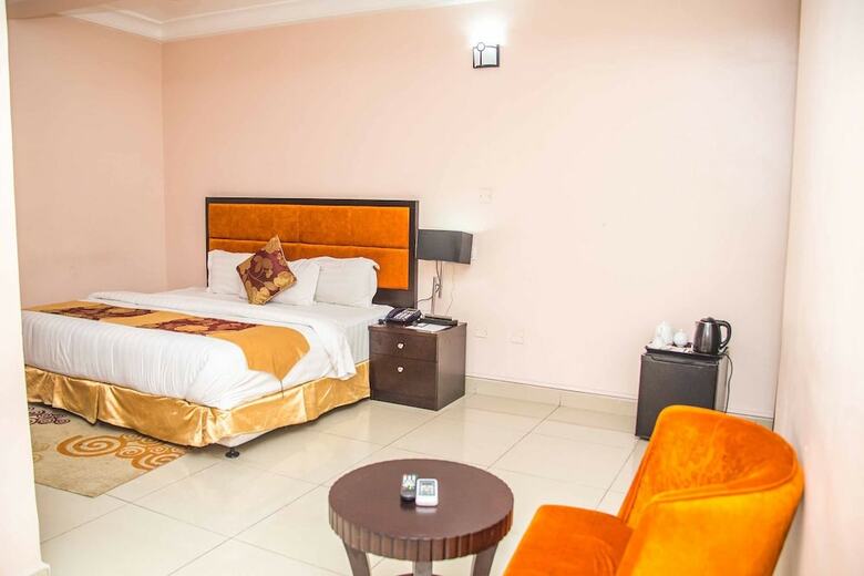 Royal Crest Hotel & Suites