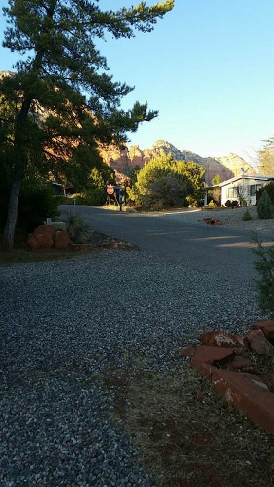 Residencia Beautiful Home With Red Rock View