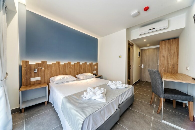 Pollis Hotel