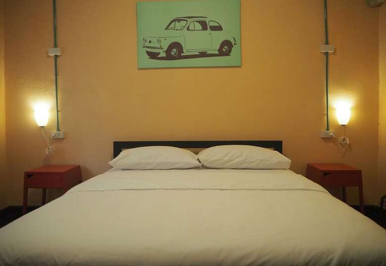 Hostal The April 24 Home & Cafe