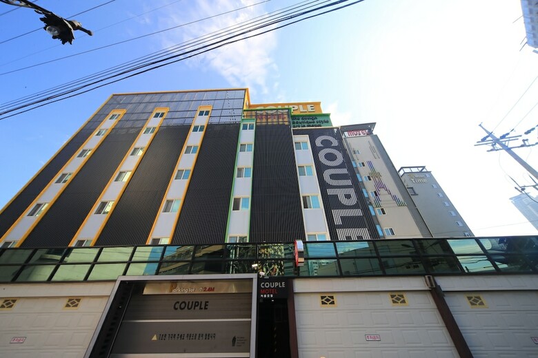 Hotel Couple Motel