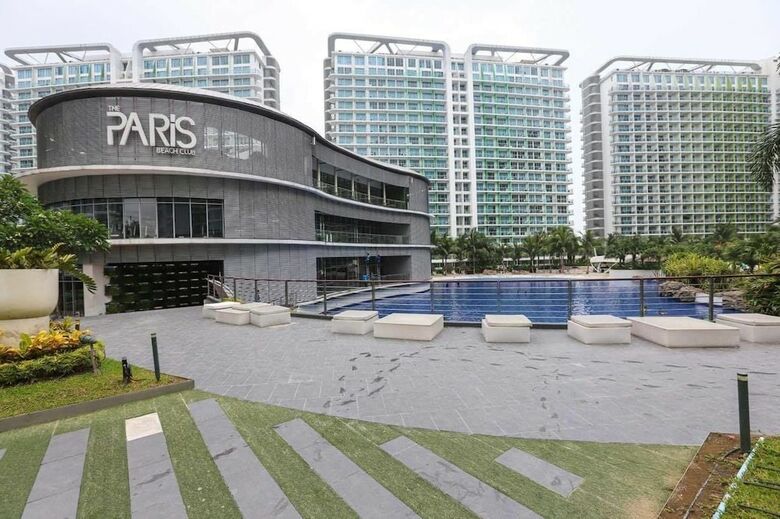 Azure Urban Resort Hostedbyces