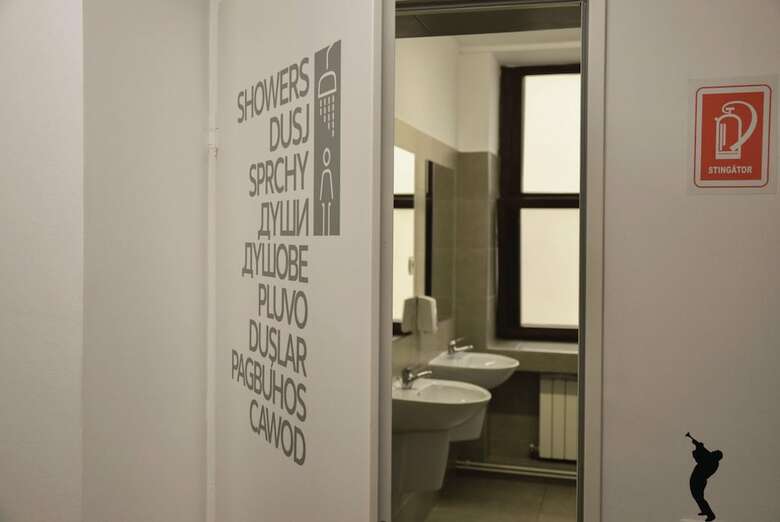 Hostal B13 Hostel