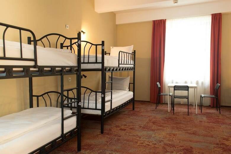 Hostal B13 Hostel