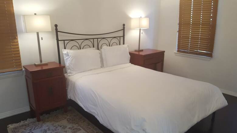 Great 2 Floor House In Beverly-wood
