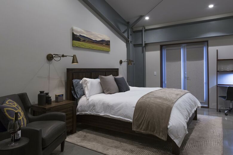 Bed & Barrel At Stonehouse Cellars