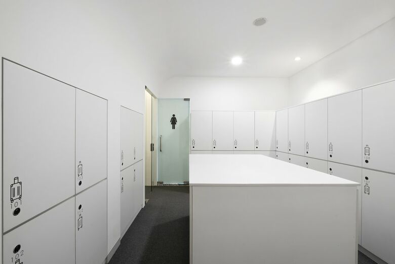 Kini Luxury Capsule - Hostel