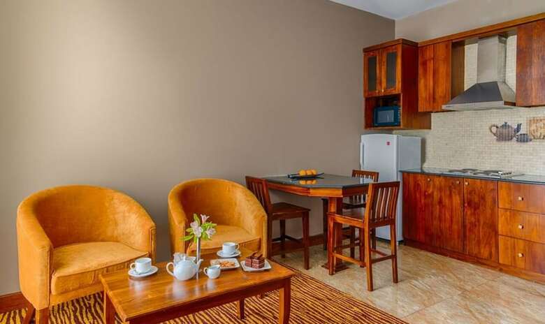 The Golden Ridge Hotel