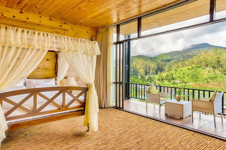 The Golden Ridge Hotel