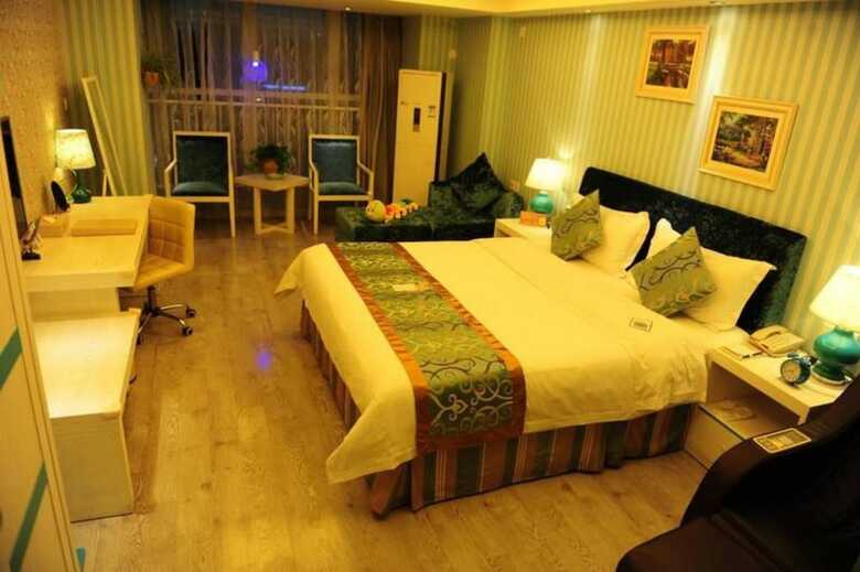 Chengdu Charm City Hotel