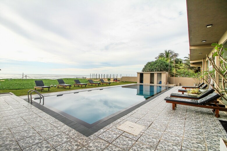 Hotel Capital O 311 Grace Beach Resort