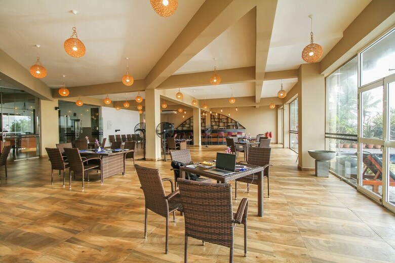 Hotel Capital O 311 Grace Beach Resort