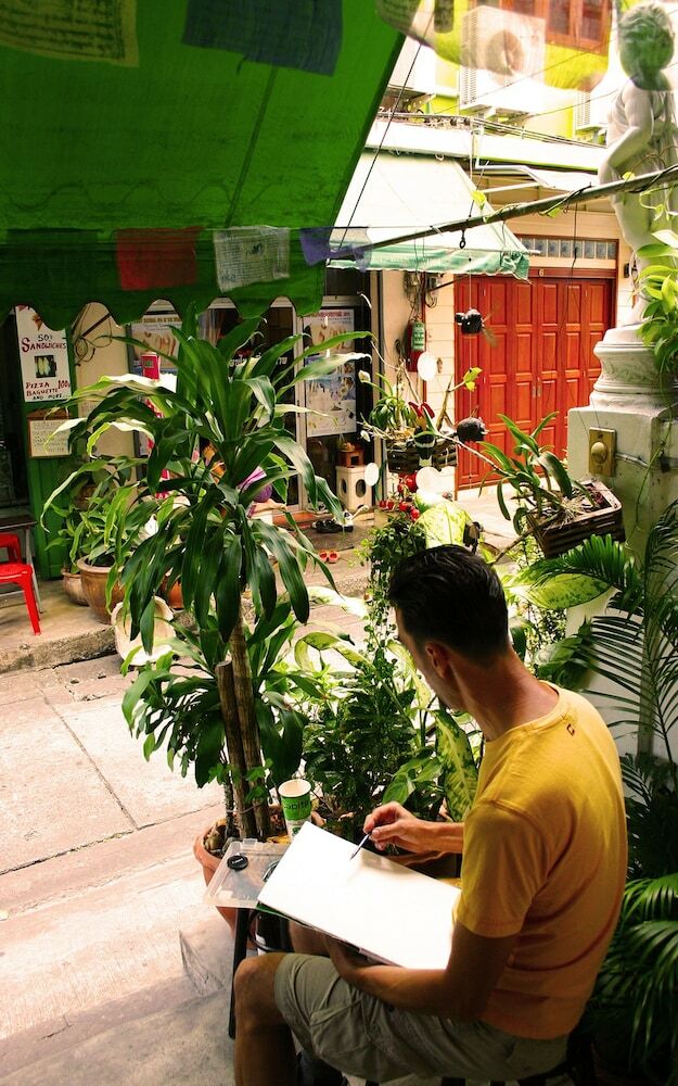Hostal Born Free Hostel