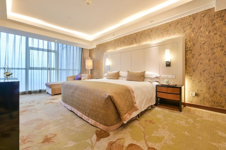 Hangzhou Haiwaihai Crown Hotel