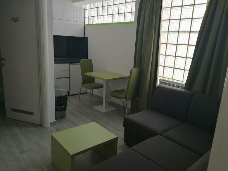 Hostal 3 F Hostel