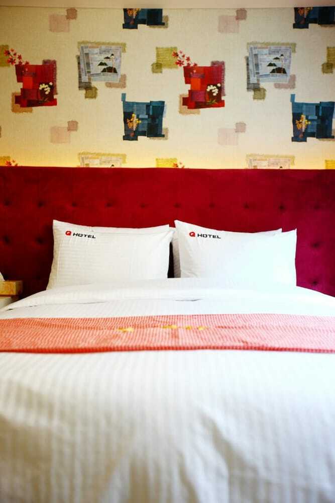 Q Hotel