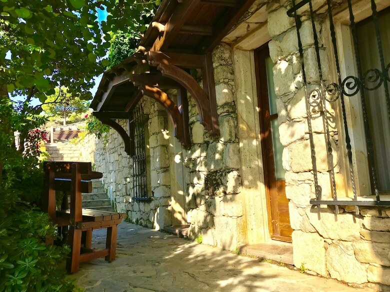 Ada Bacchus Hotel