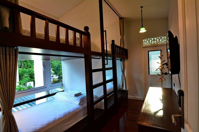 Hostal Lana Beds And Spaces - Hostel