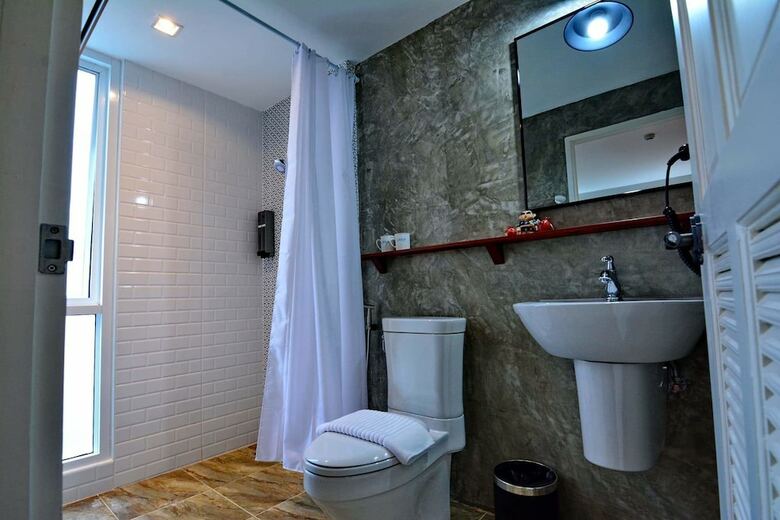 Hostal Lana Beds And Spaces - Hostel