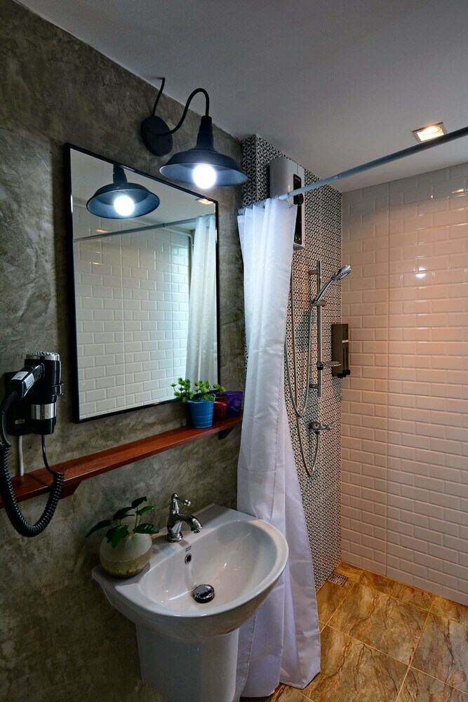 Hostal Lana Beds And Spaces - Hostel