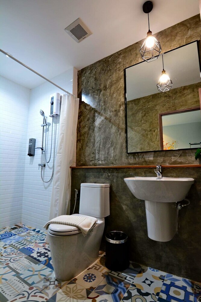 Hostal Lana Beds And Spaces - Hostel