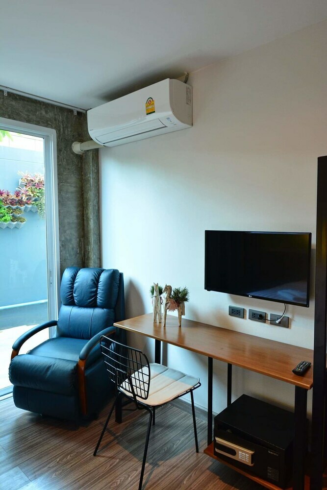 Hostal Lana Beds And Spaces - Hostel