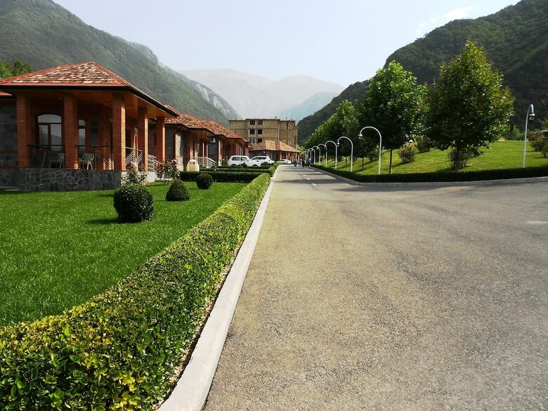 Aparthotel Sheki Park
