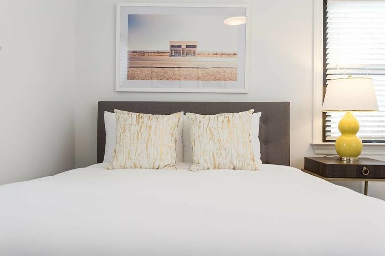 Apartamentos 8 Brs Comprised Of 4 2br Suites By Domio