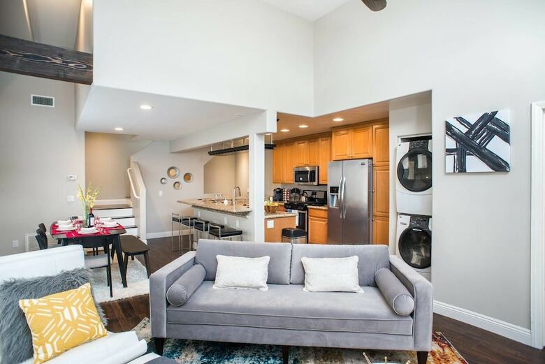Modern 3br/3ba Pb Home W/ Rooftop By Domio