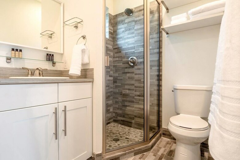 East Side 2 Br Bungalow By Domio