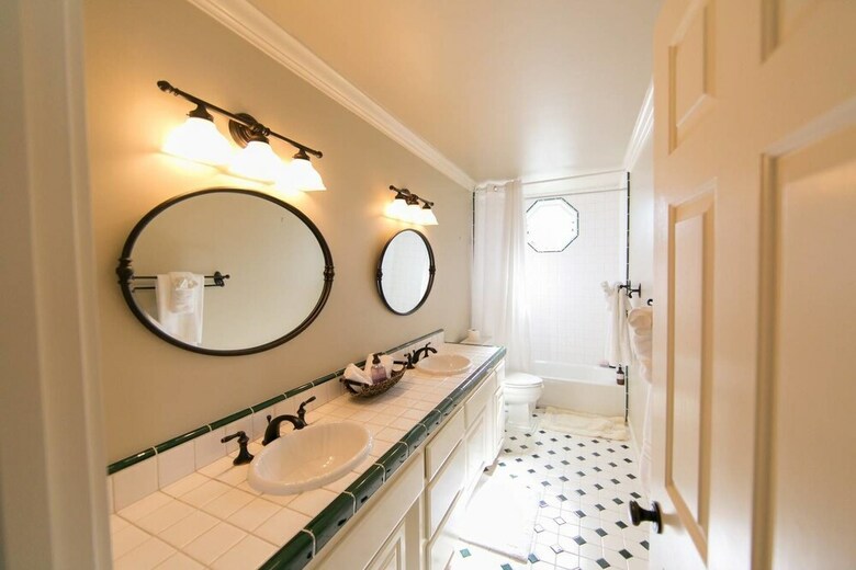 Luxurious Victorian Mansion On 200 Acre Estate