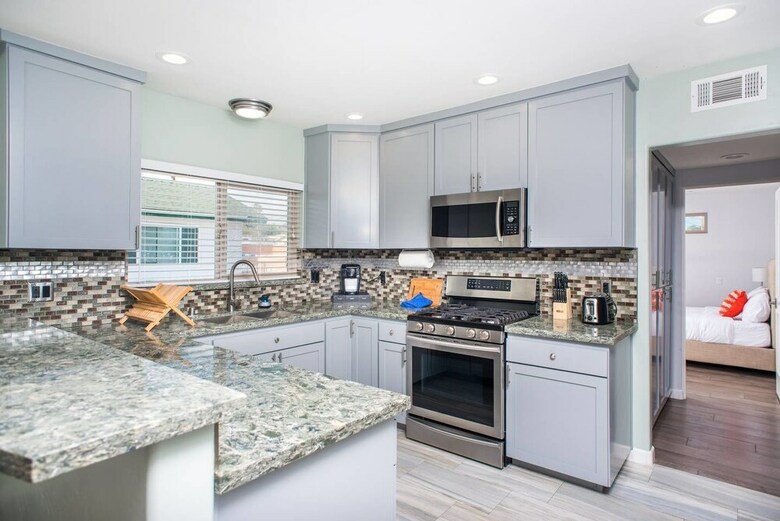 Modern 3br Sd Home Steps To Pb By Domio