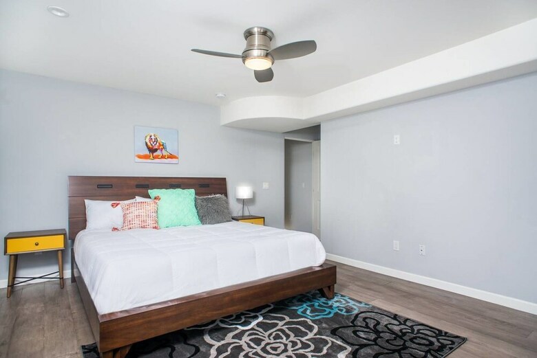 Modern 3br Sd Home Steps To Pb By Domio