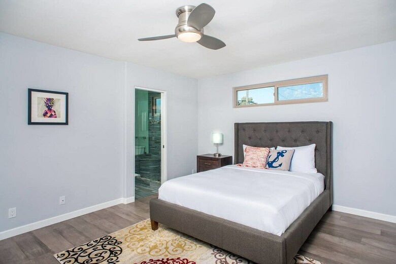 Modern 3br Sd Home Steps To Pb By Domio