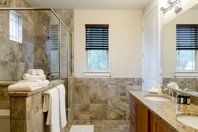 Spacious 3 Br Near Downtown By Domio
