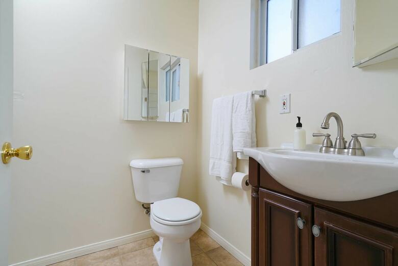 Incredible 3br/ 3ba Apt In Pacific Beach By Domio